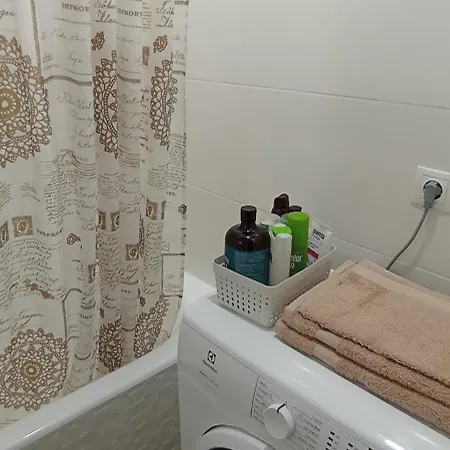 Charming Bedroom With Shared Bathroom Alloggio in famiglia Reval