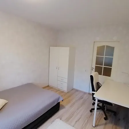 Charming Bedroom With Shared Bathroom Alloggio in famiglia *