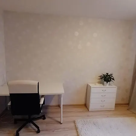 Charming Bedroom With Shared Bathroom Homestay *